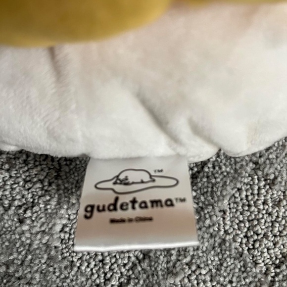Adorable Gudetama plushie - Picture 6 of 6